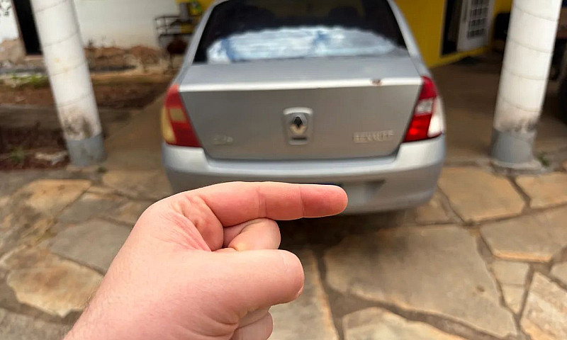 Renault Clio Sed. Hi...