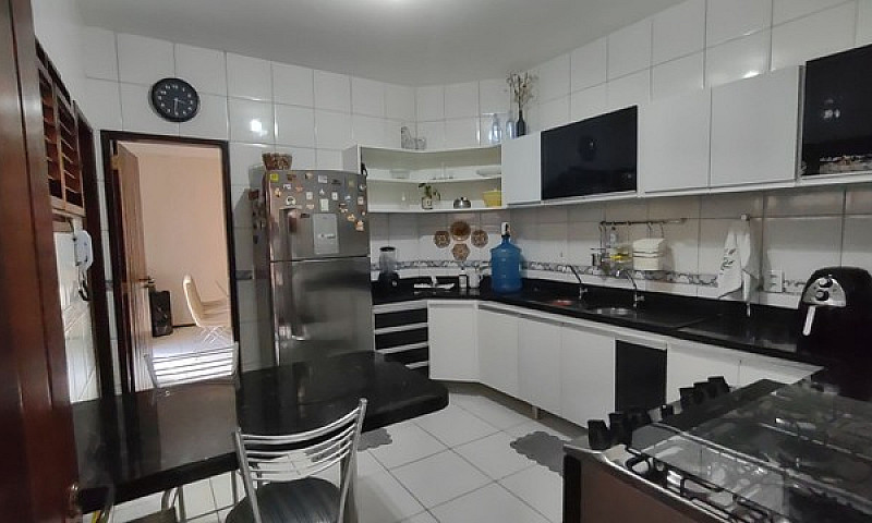 Casa No Par Atenas, ...
