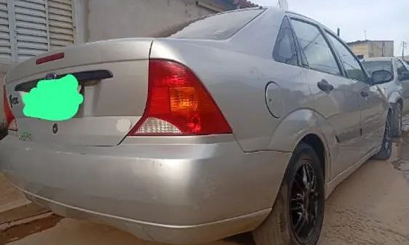 Ford Focus Sedan 2.0...