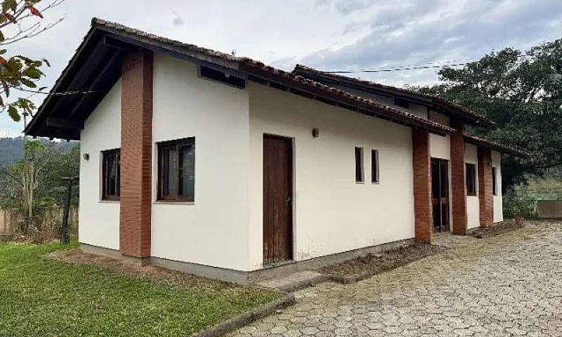Ampla Casa Com 300M²...