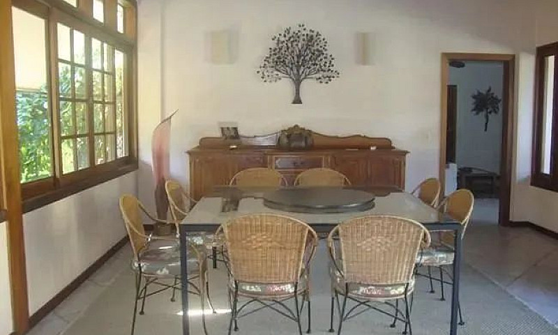 Casa Com 4 Dormitóri...