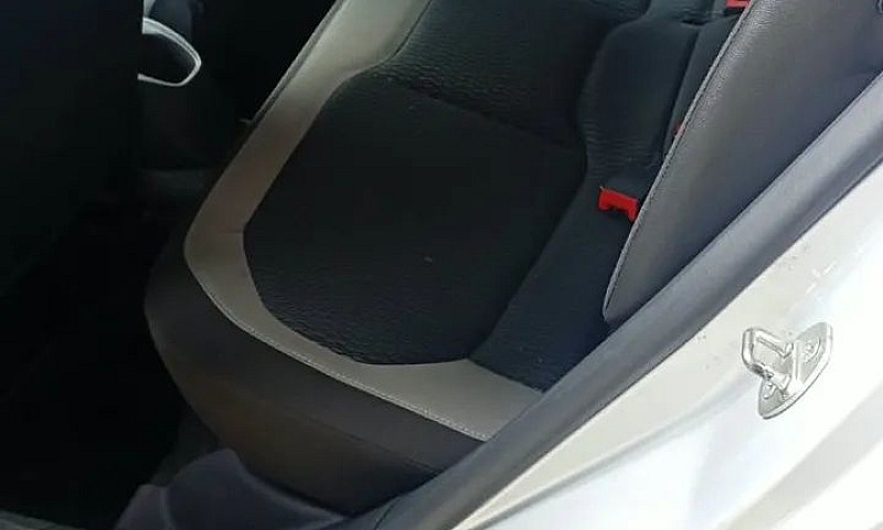 Chevrolet Onix Hatch...