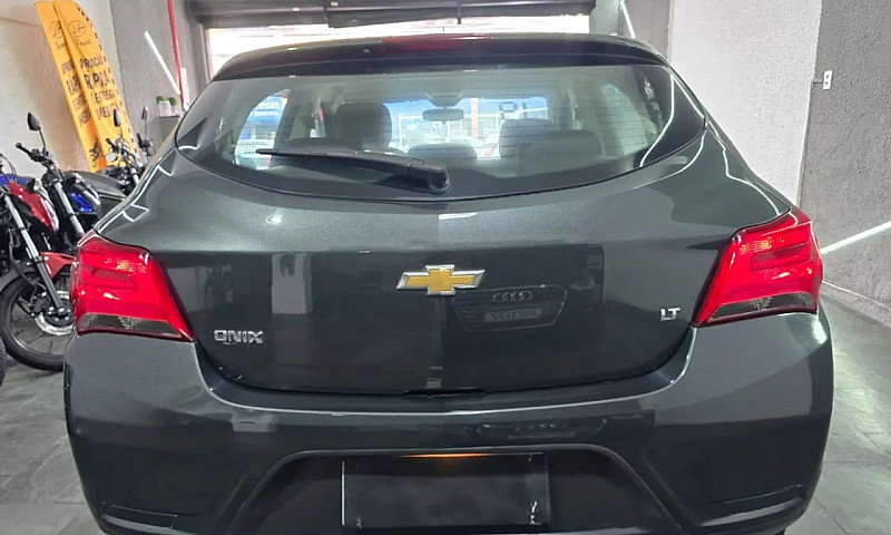Chevrolet Onix Hatch...