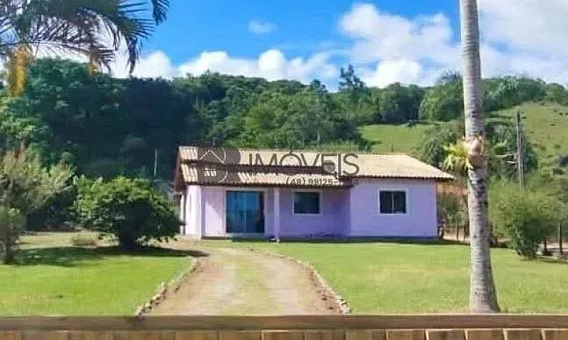 Área Ampla Com Duas ...
