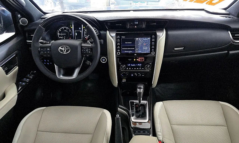 Toyota Hilux Sw4 4X4...