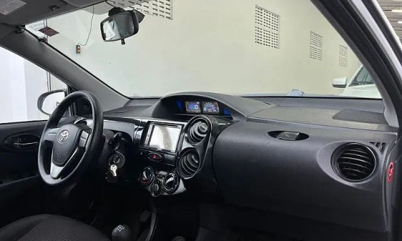 Toyota Etios X 1.3 F...