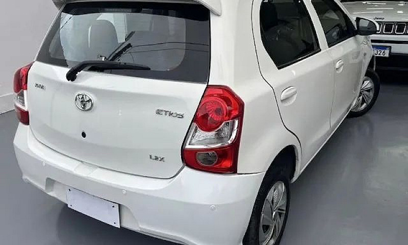 Toyota Etios X 1.3 F...