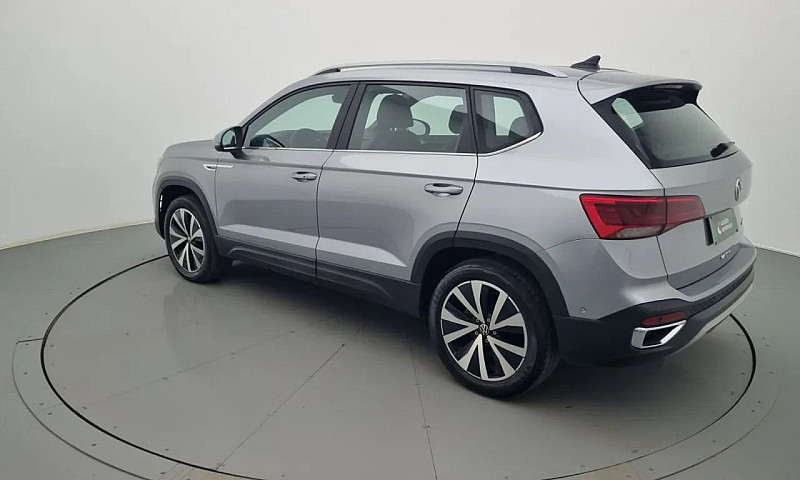 Volkswagen Taos 2023...
