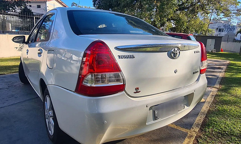 Etios Sedan - Abaixo...