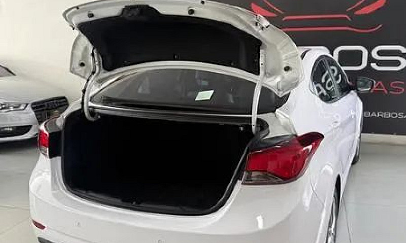 Hyundai Elantra 2.0 ...