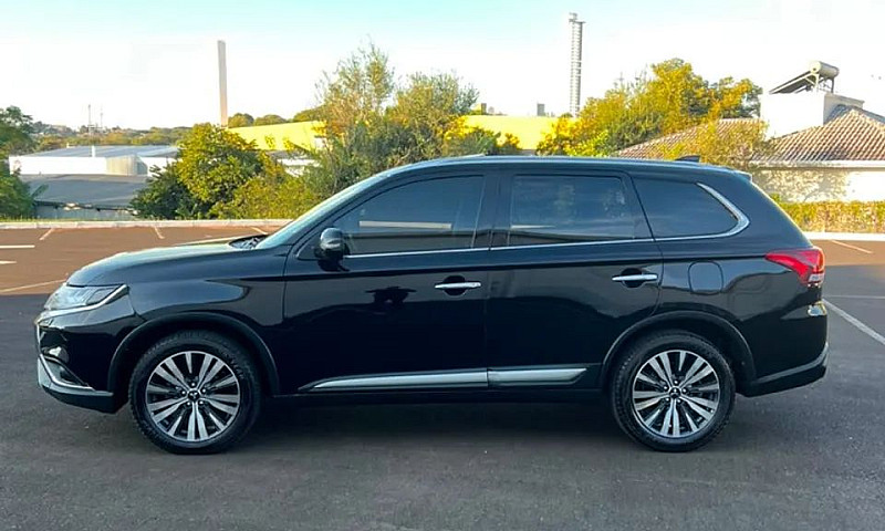 Mitsubishi Outlander...