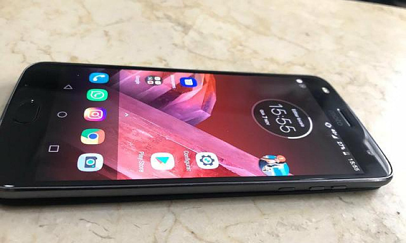 Moto Z2...