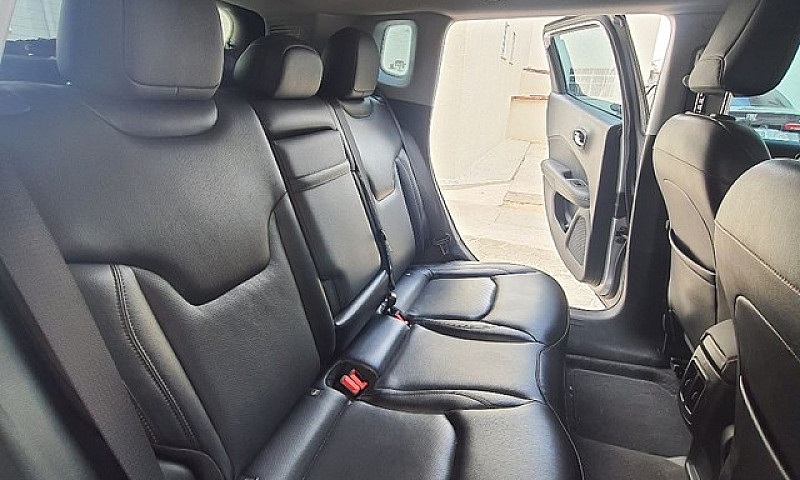 Jeep Compass Sport 2...