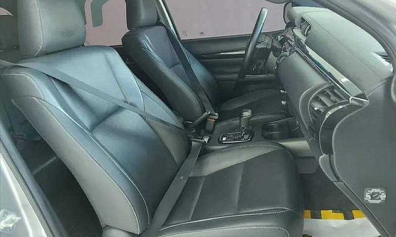 Toyota Hilux 2.8 Srx...