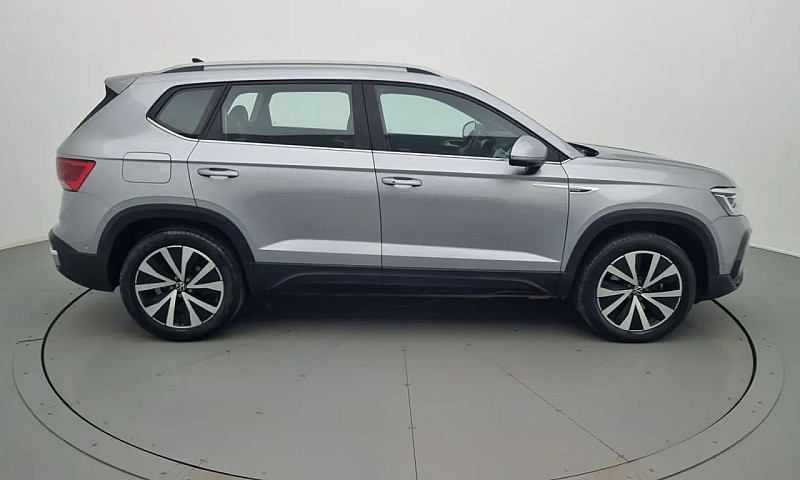 Volkswagen Taos 2023...