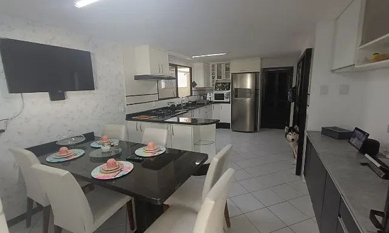 Ampla Residência Com...