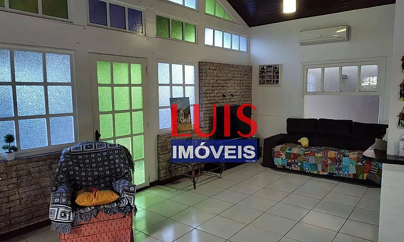 Casa Com 3 Dormitóri...