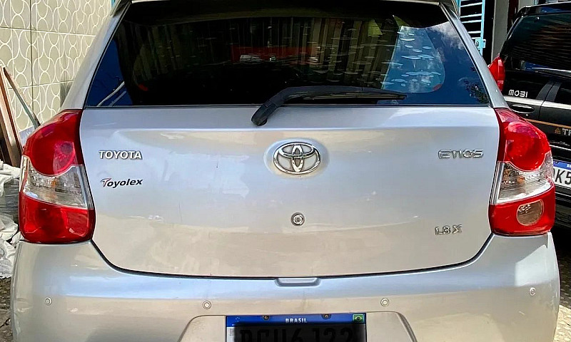 Toyota Etios X 1.3 F...