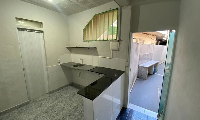 Alugo Kitnet (R$700,...