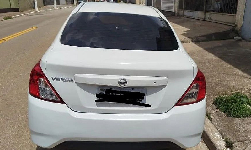 Nissan Versa S 1.6 1...