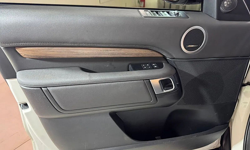 Land Rover Discovery...