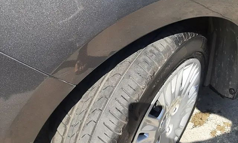 Carro Ka Sedan...