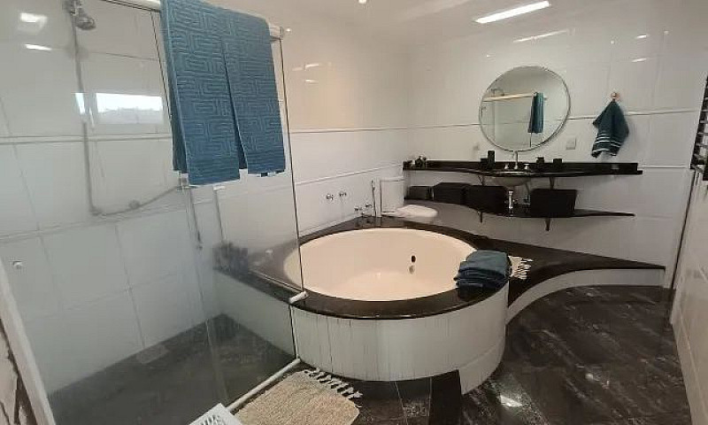 Ampla Residência Com...