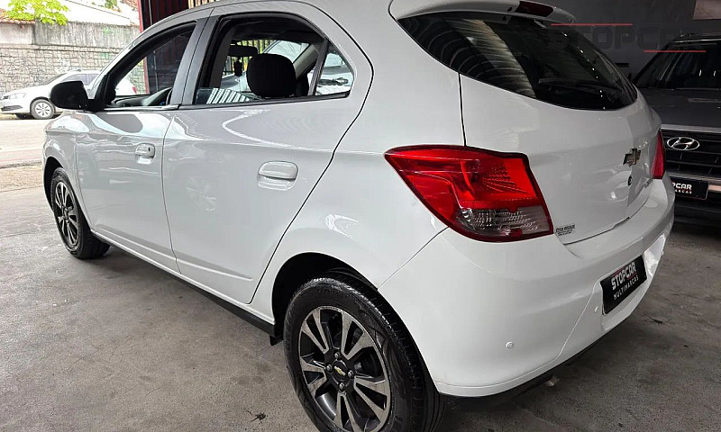 Chevrolet Onix Hatch...