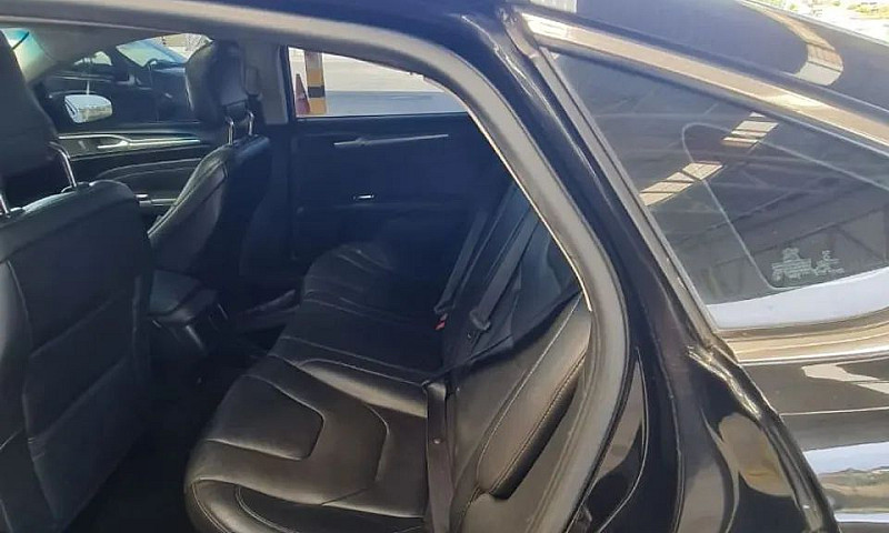 Ford Fusion Titanium...