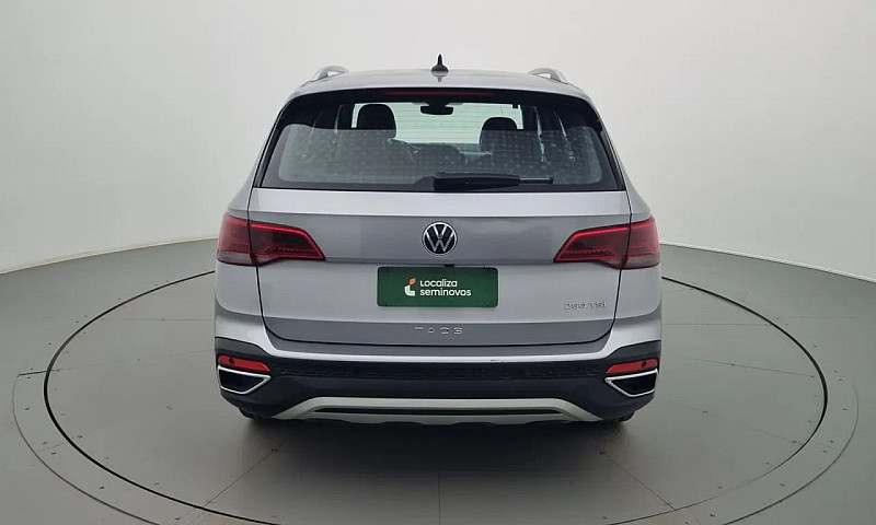 Volkswagen Taos 2023...