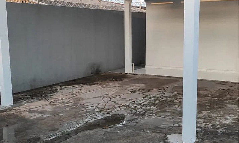 Aluga-Se Casa...