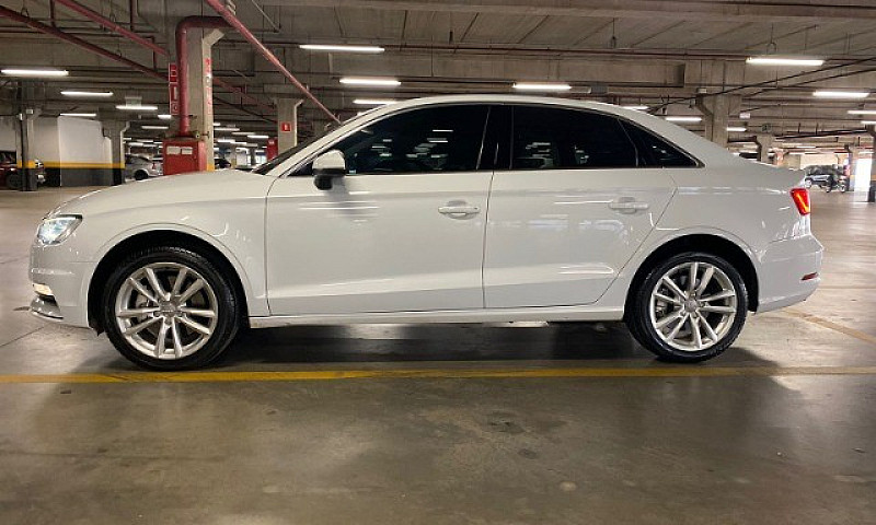 Audi A3 Sedan Ambiti...