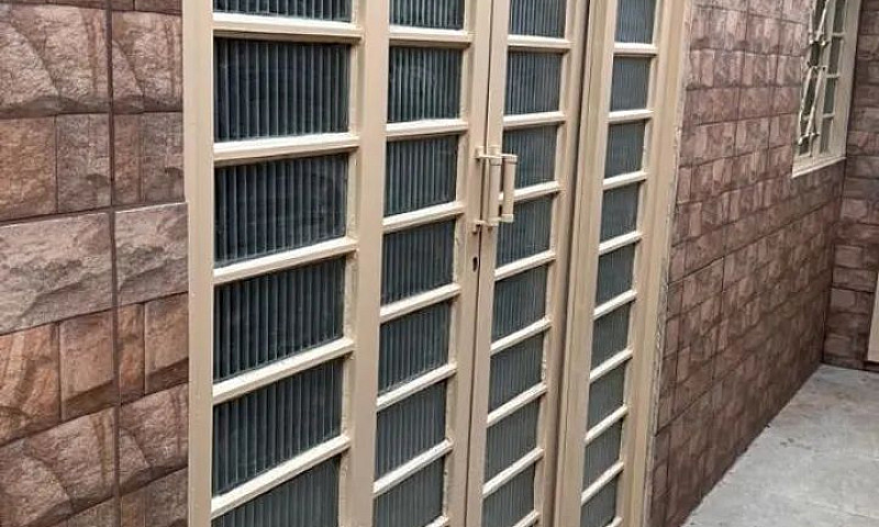 Alugo Casa...