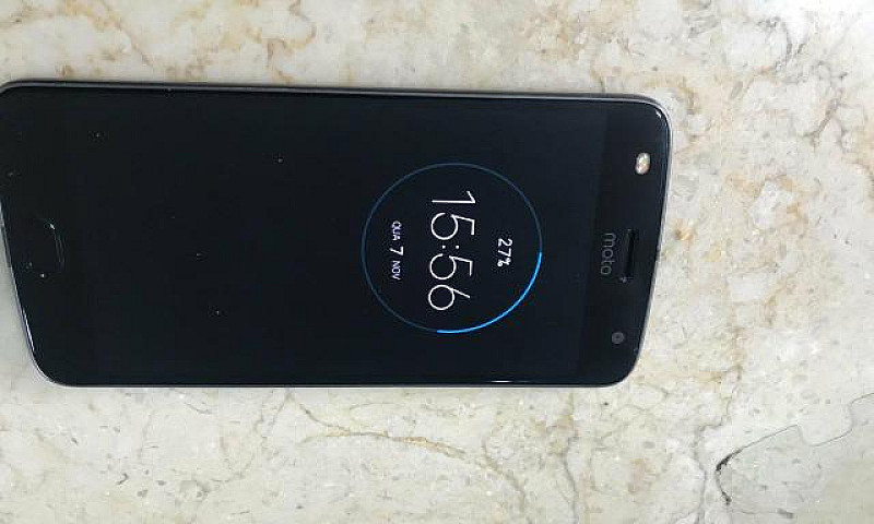 Moto Z2...