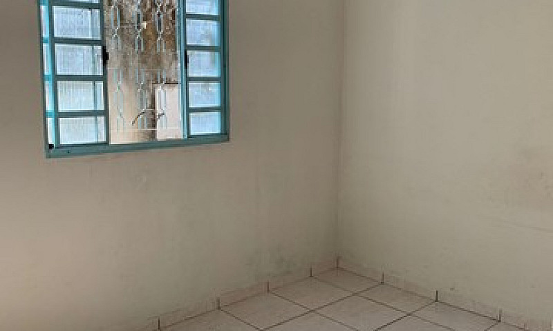 Alugo Casa Com 2/4 E...