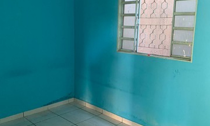 Alugo Casa Com 2/4 E...