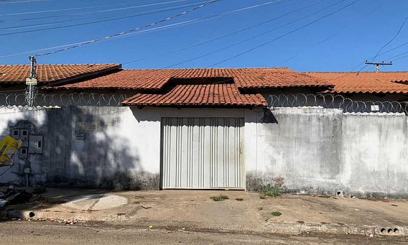 Alugo Casa Com 2/4 E...