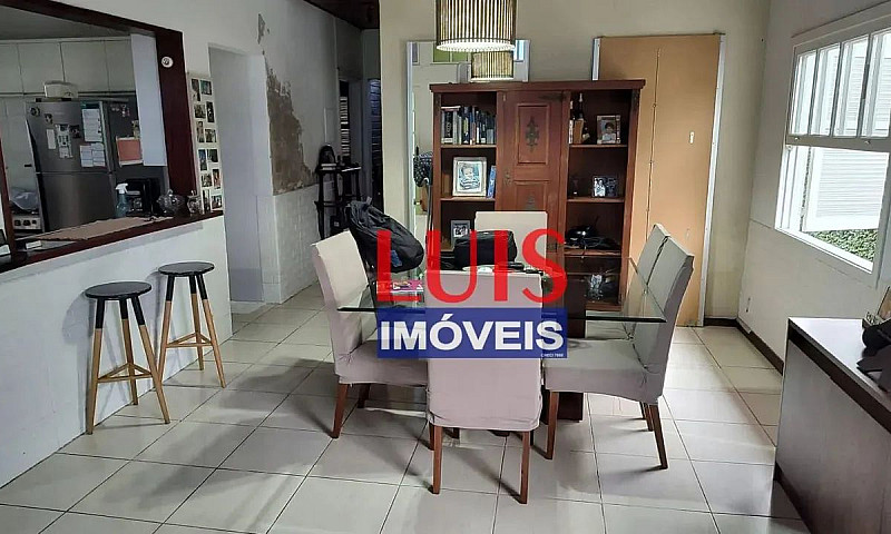 Casa Com 3 Dormitóri...
