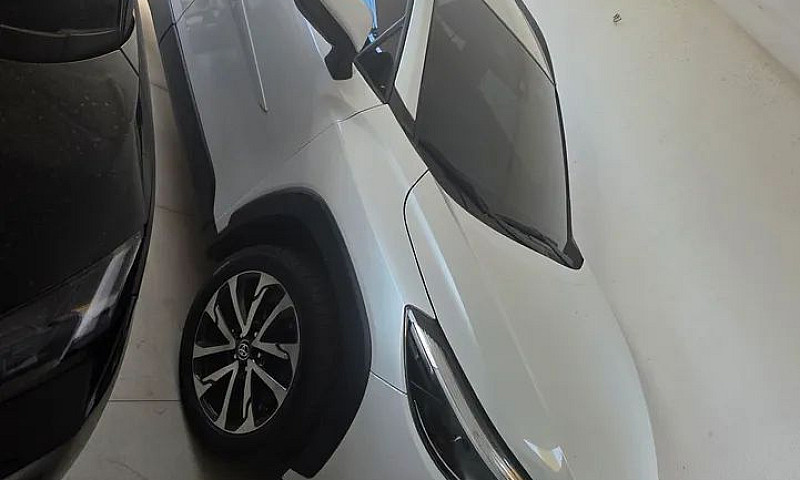 Toyota Corolla Cross...