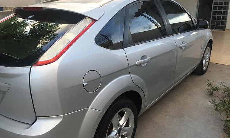 Vendo Ford Focus 1.6...