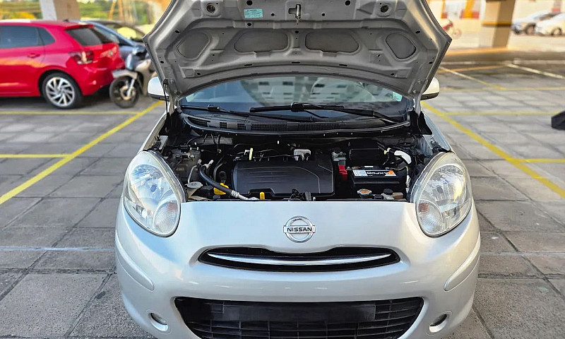 Nissan March 1.0 201...