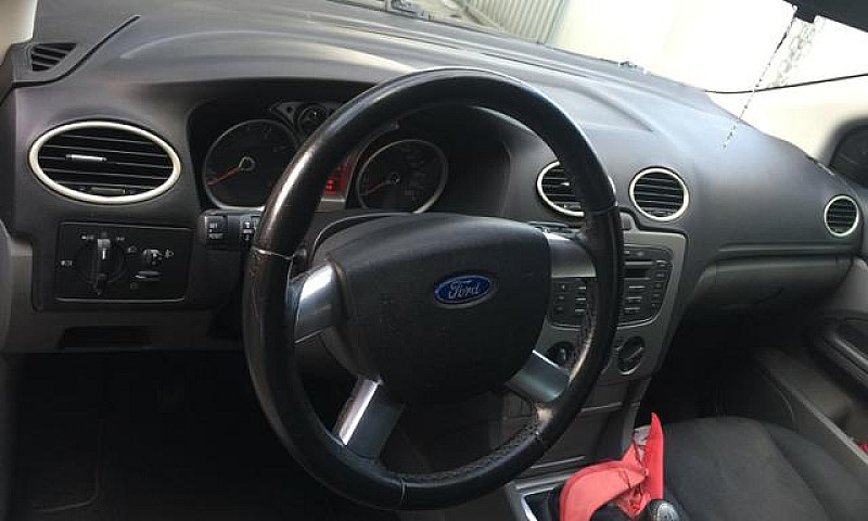 Vendo Ford Focus 1.6...