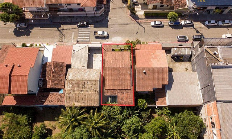Casa Com 4 Dormitóri...