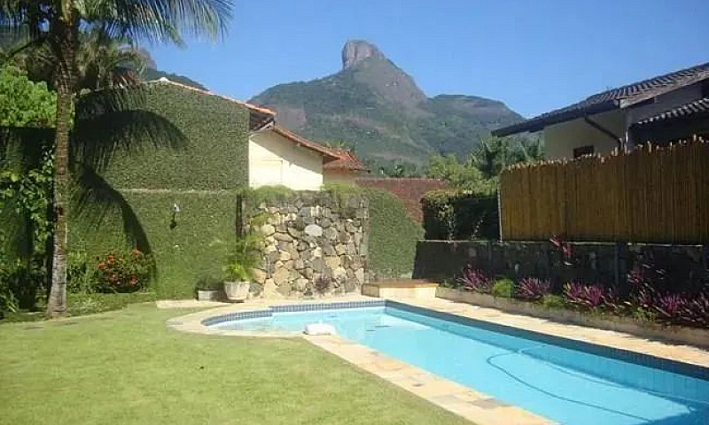 Casa Com 4 Dormitóri...