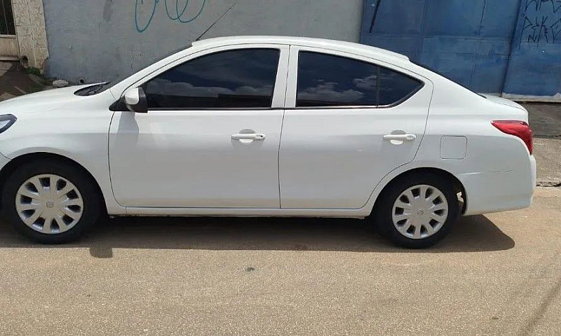 Nissan Versa S 1.6 1...