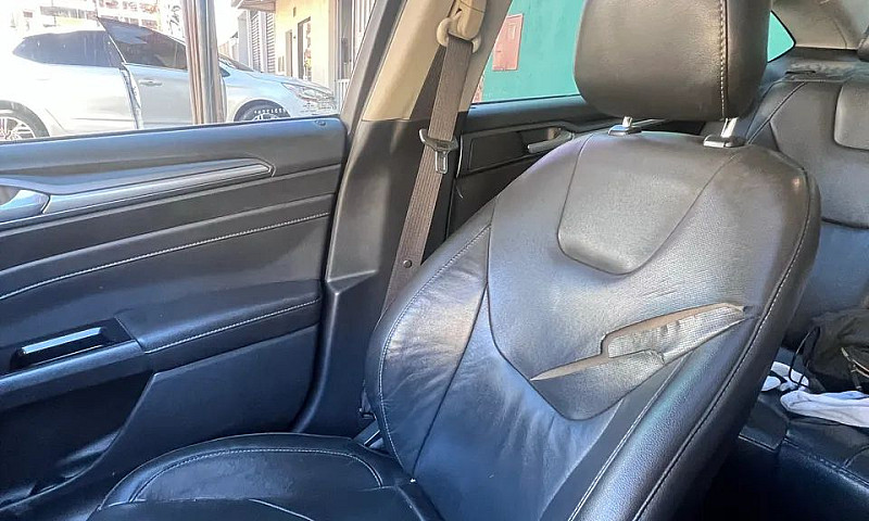 Ford Fusion Titanium...