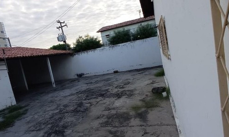 Casa Com 3 Dormitóri...