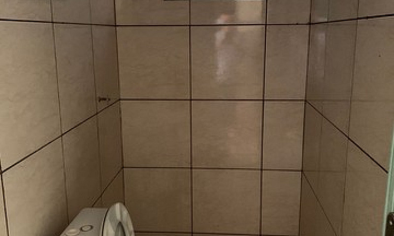 Alugo Casa Com 2/4 E...