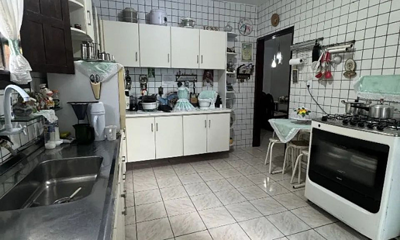 Casa No Joaquim Leão...