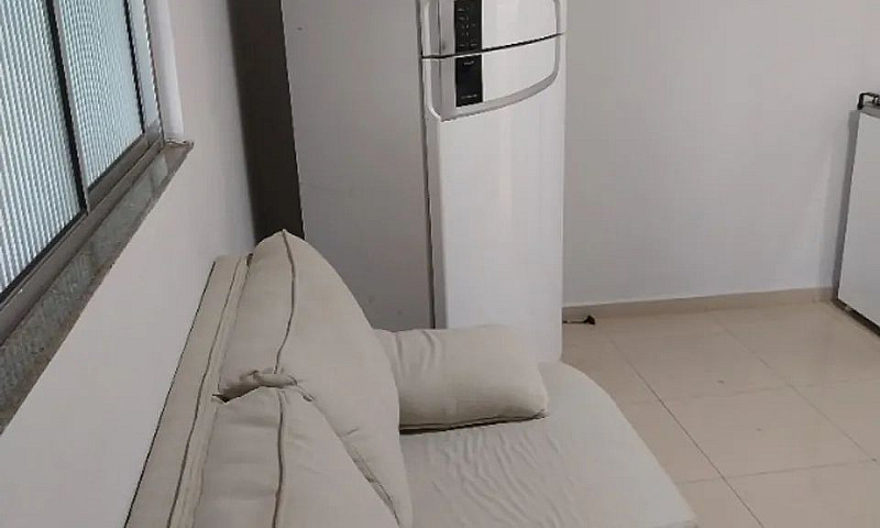 Apto Com 2/4  R$- 2....